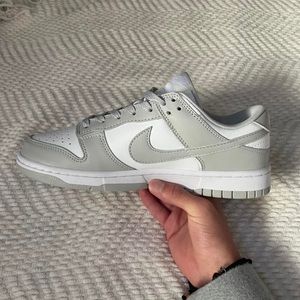 SOLD Nike Dunk Grey Fog
•
Men size 8 1/2
•
Women size 10
•
Throw best offer